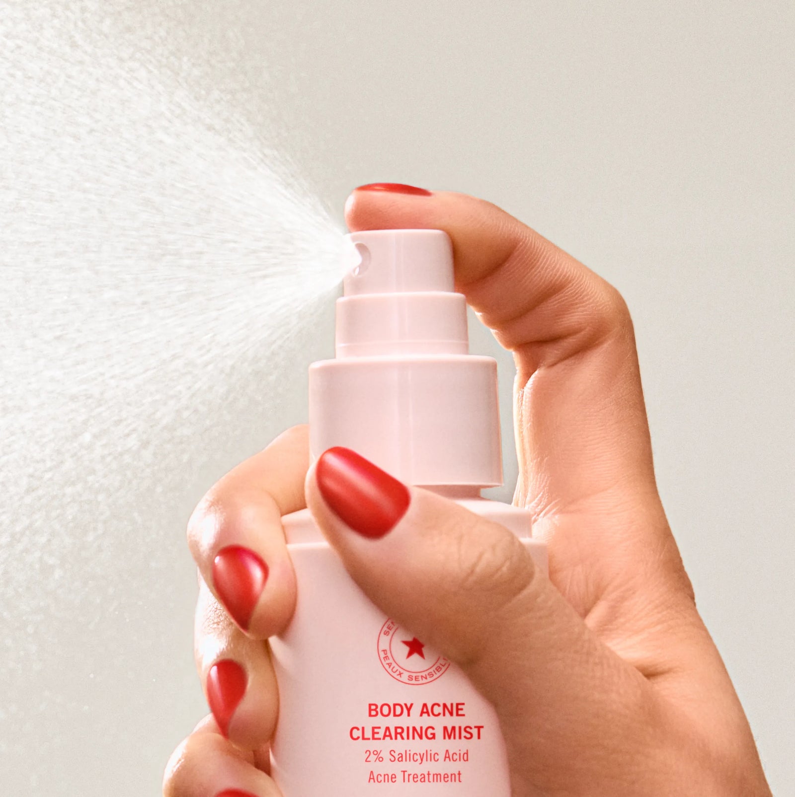ACNE_BODYSPRAY-still_04.jpg-cropped-1762976469361.webp